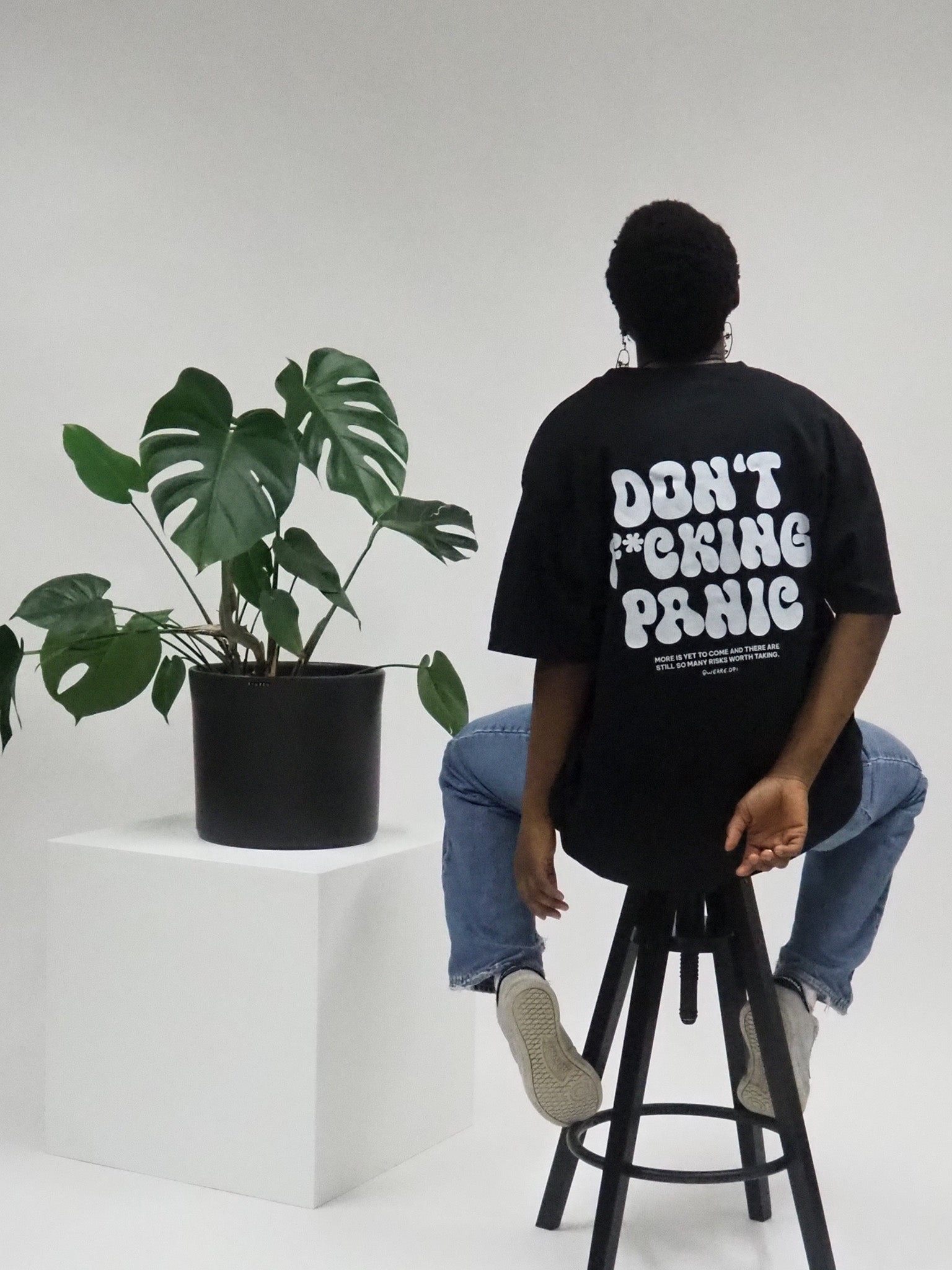 Schwarzes Shirt mit weißem Print "don´t f*cking Panic", Rückenansicht